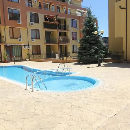 Two Bedroom In Saint Vlas. Siana 3 아파트